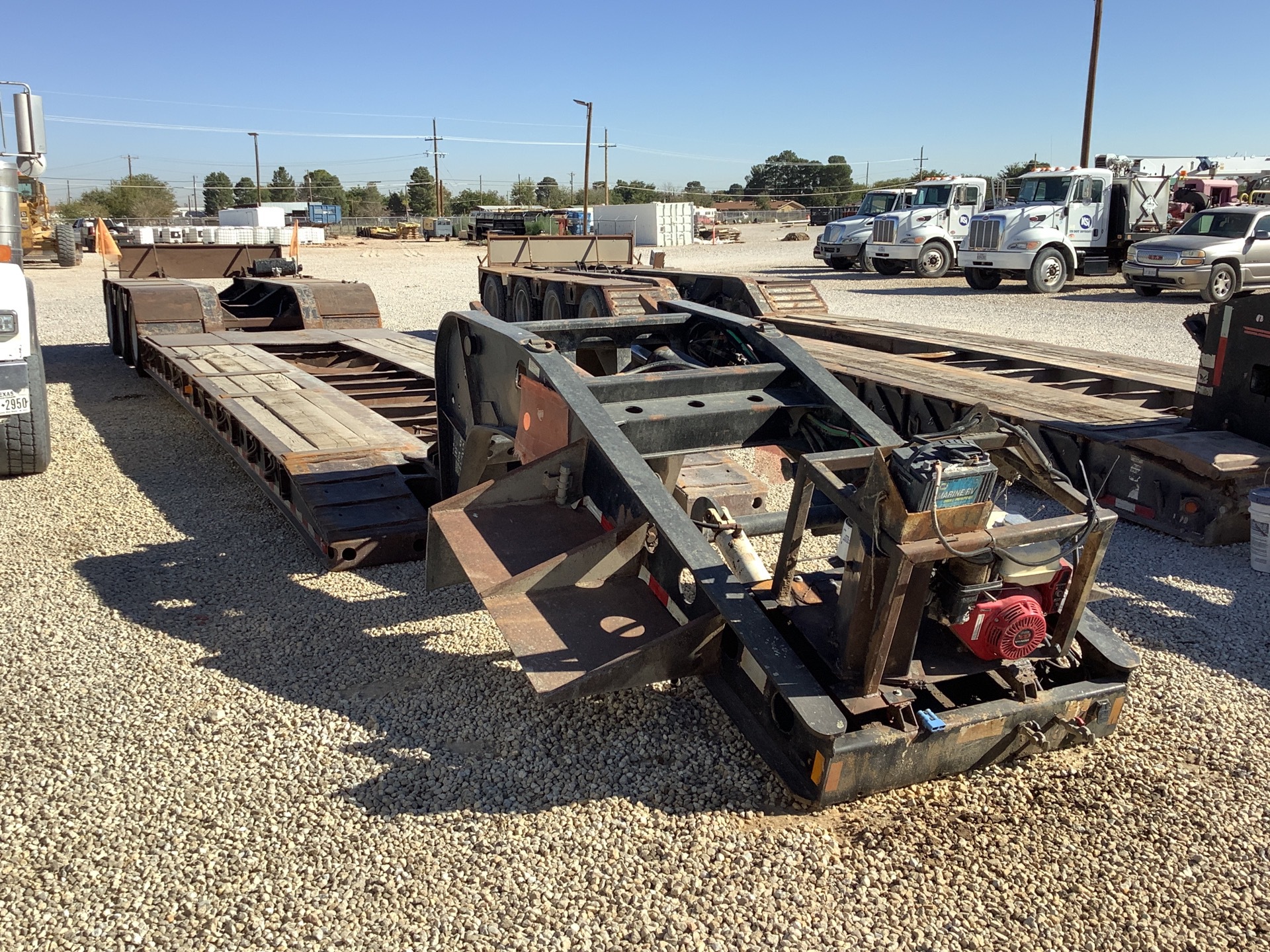1999 Fontaine  Tri/A Single Drop Removable Gooseneck Lowboy Trailer