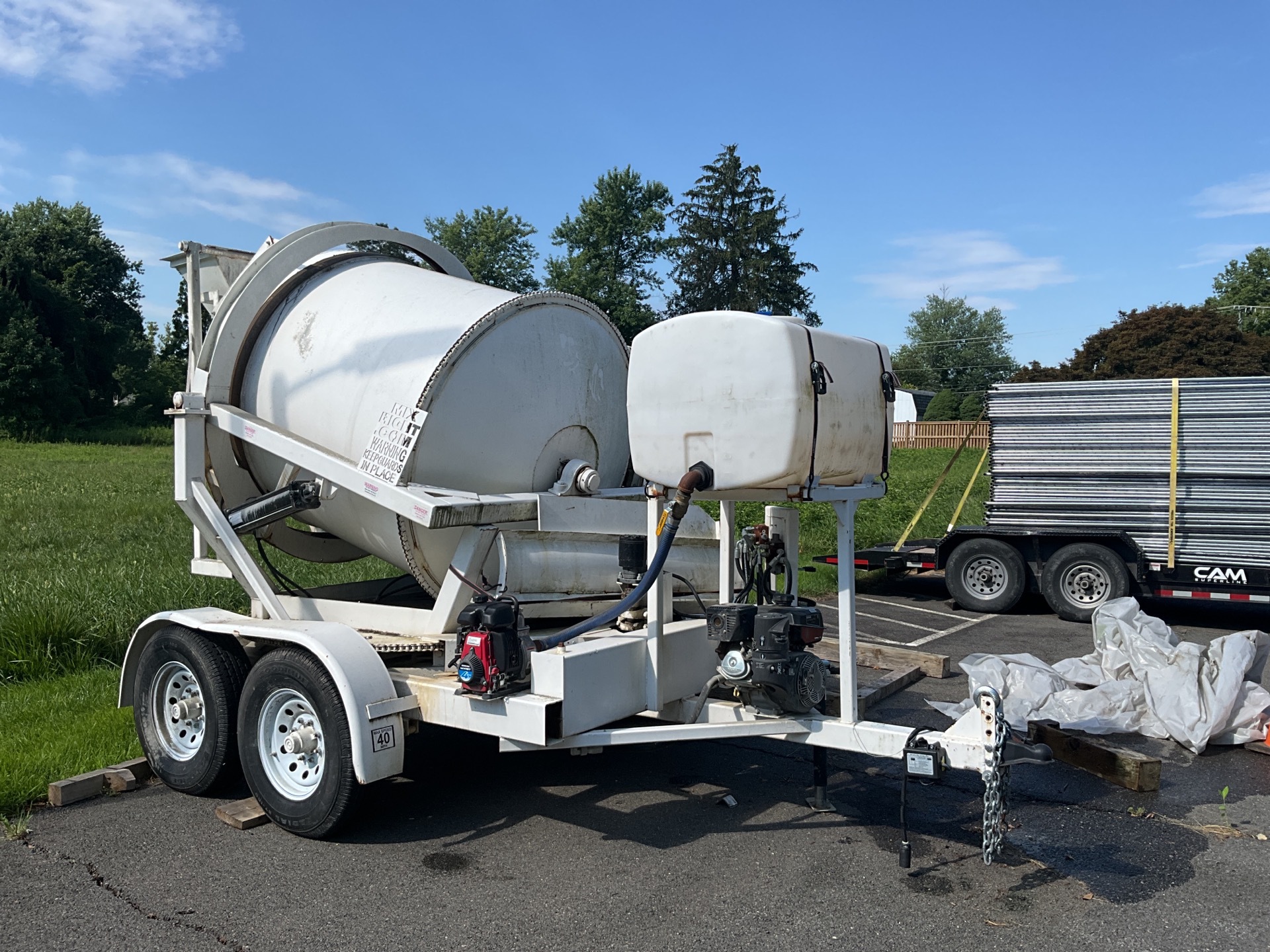 2020 Right Mfg Systems 2DH-S T/A 2 cyd Mixer Trailer