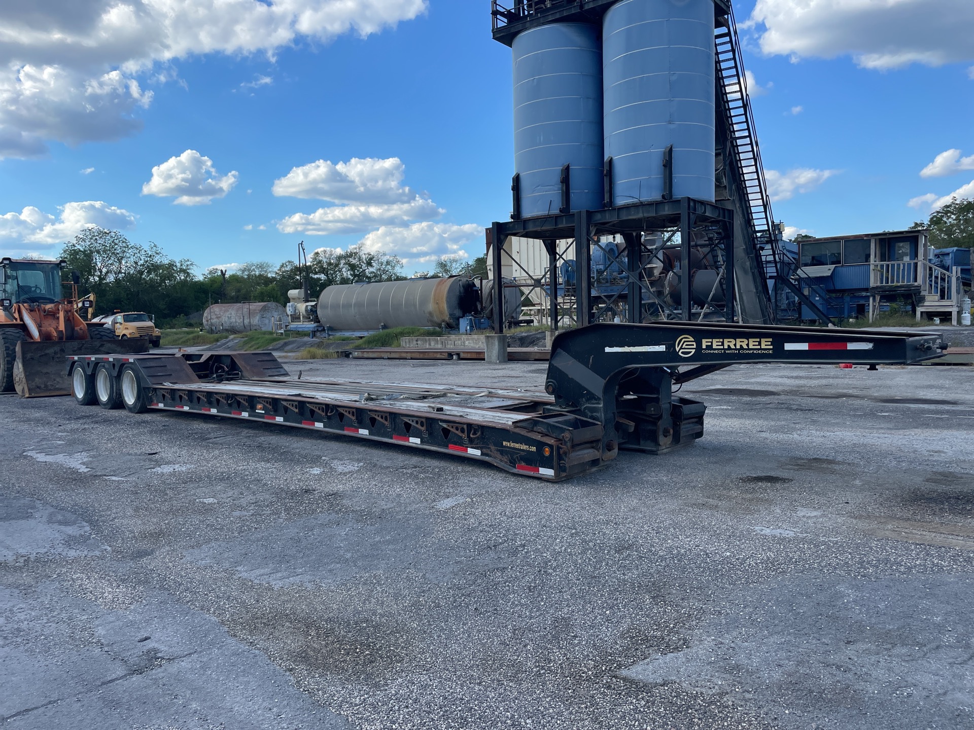 2001 Ferree LTTV-51 Tri/A Removable Gooseneck Lowboy Trailer