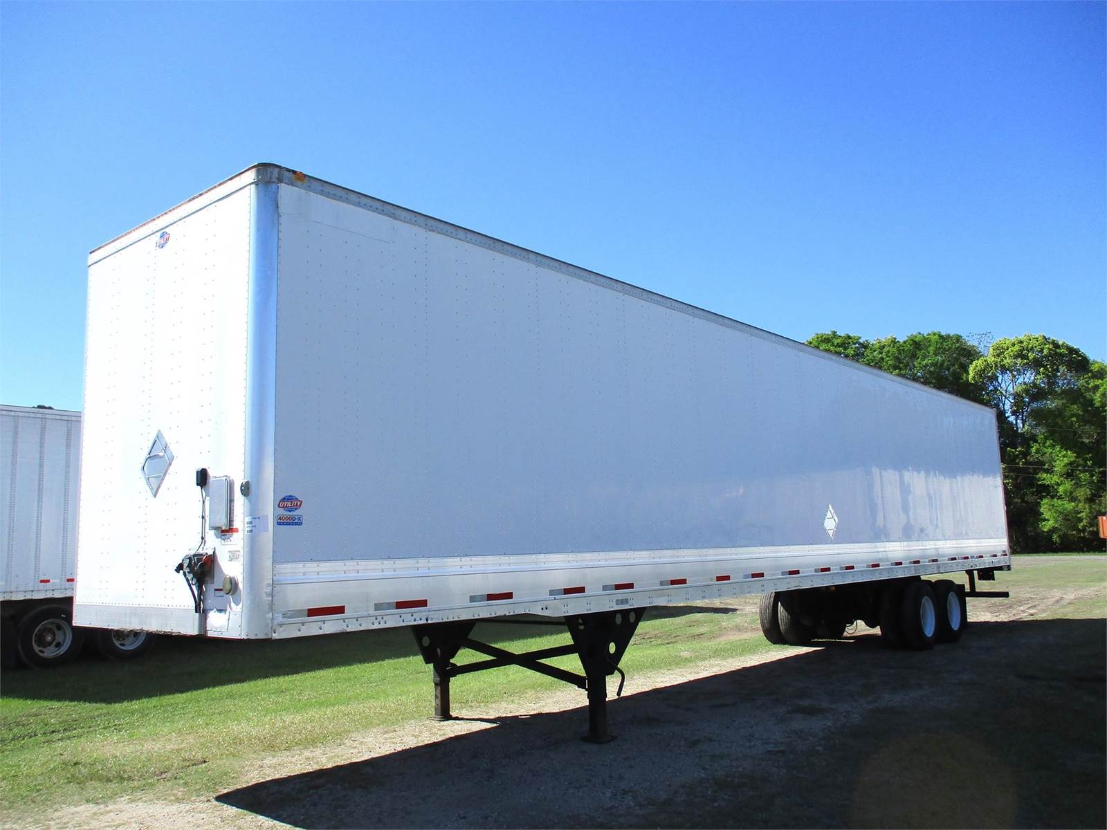 2020 UTILITY 53 ft Dry Van Trailer - Swing Door Air Ride, Sliding Axle