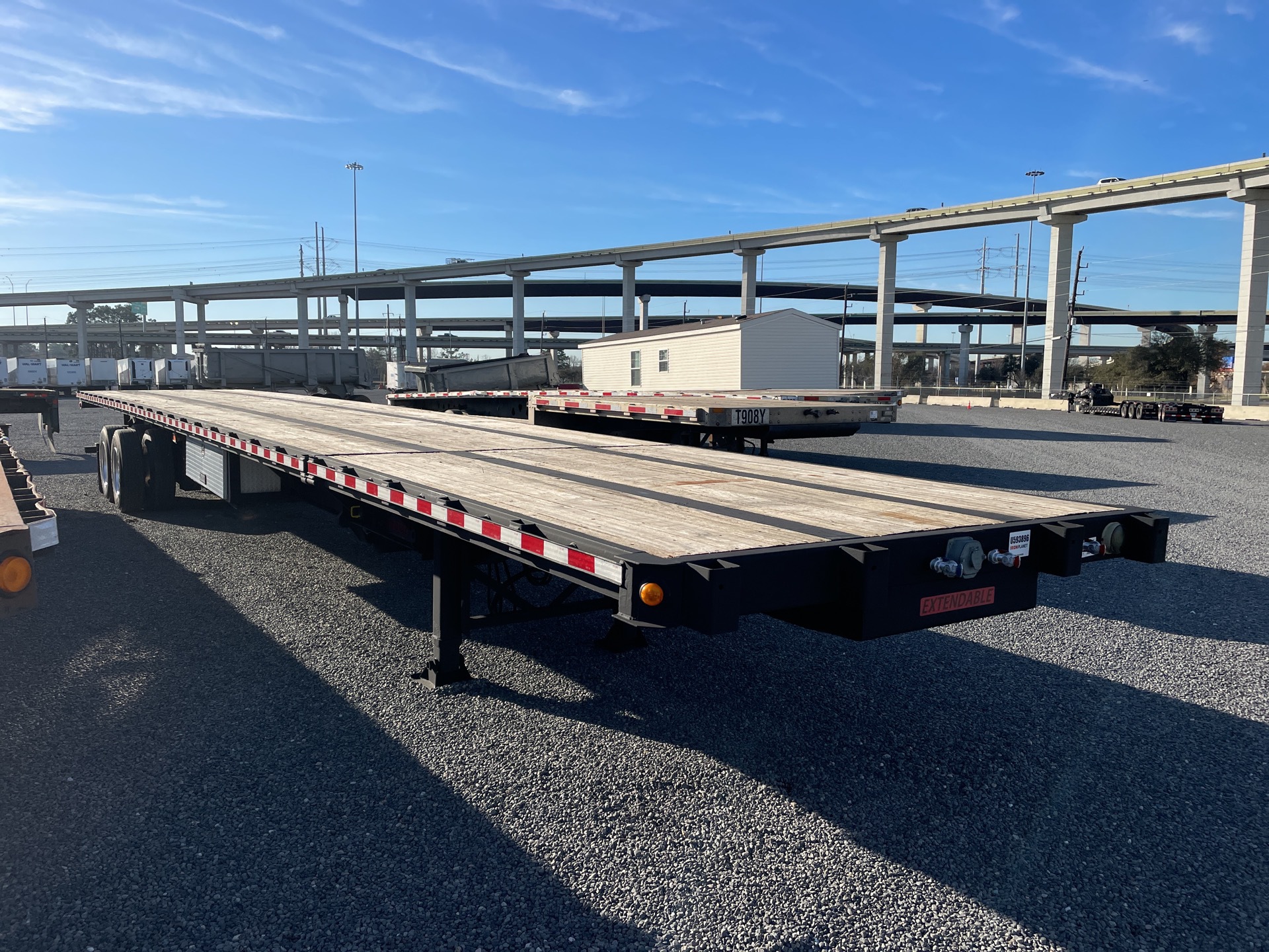 2010 Manac 53 ft Extendable Flatbed Trailer