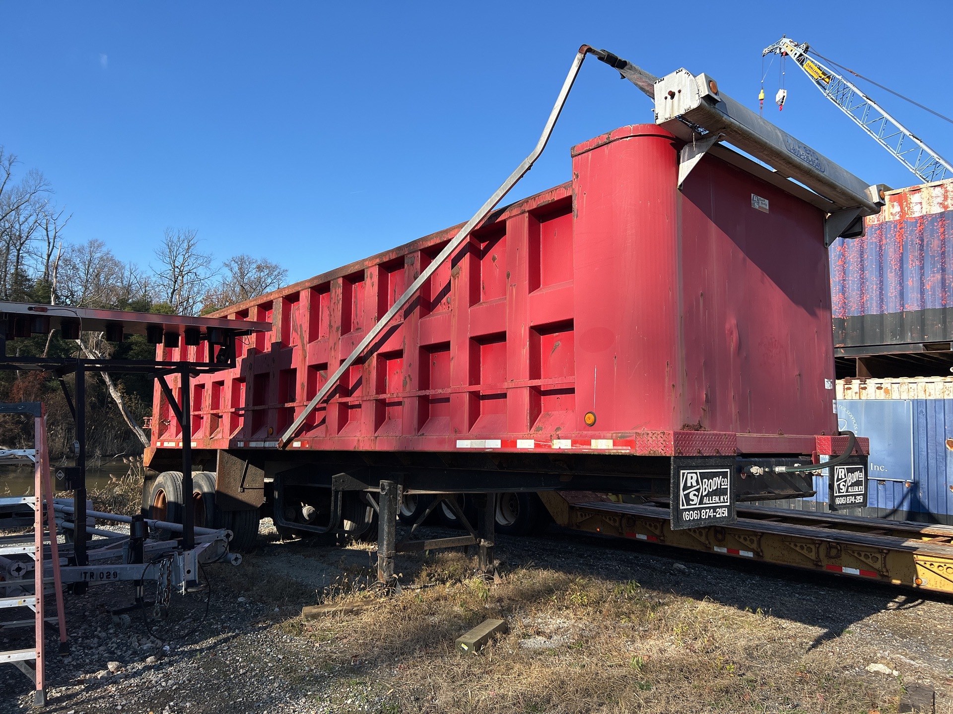 2004 R & S 28 ft T/A End Dump Trailer