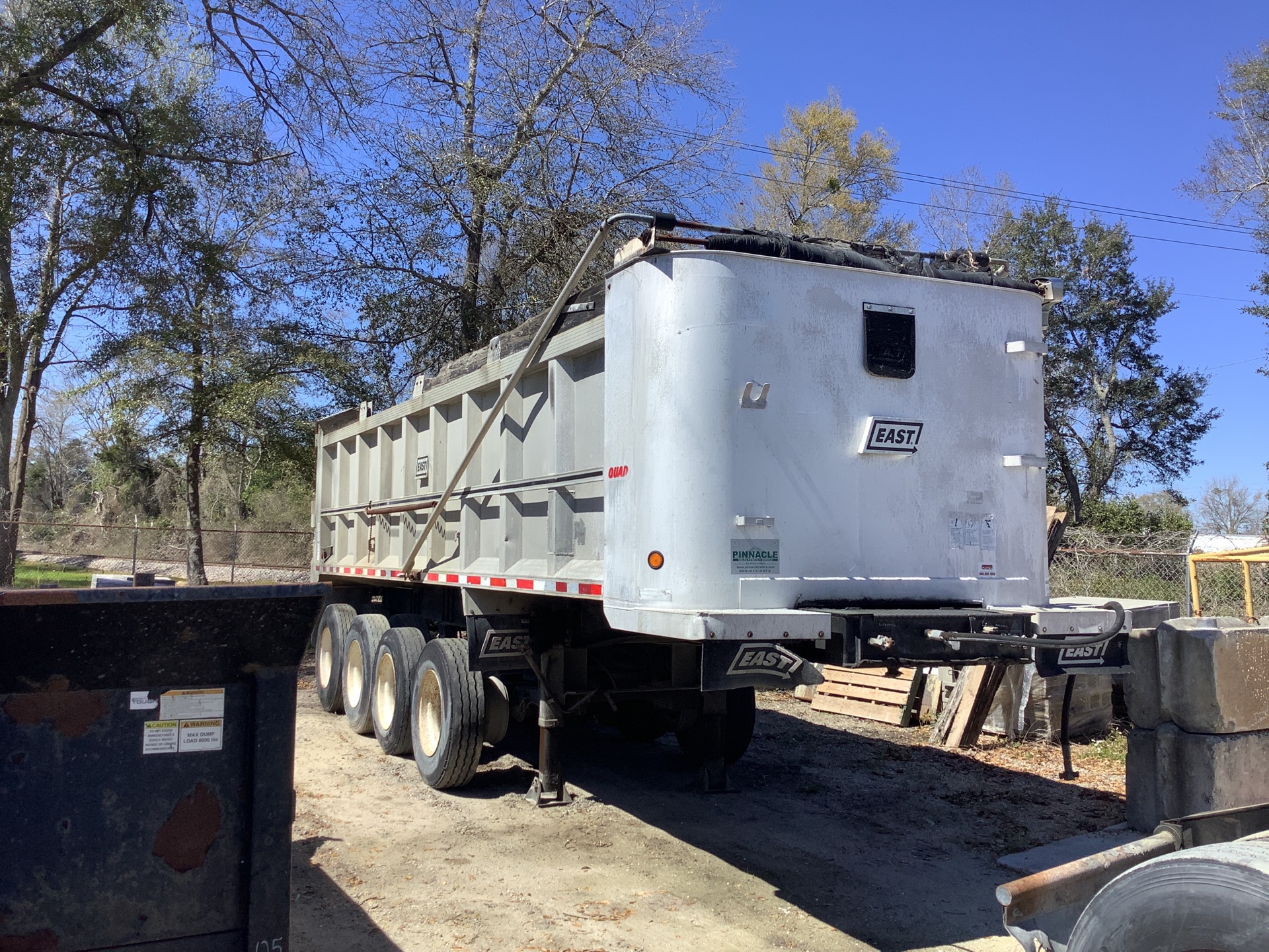 2005 East T/A Quarter Frame End Dump Trailer