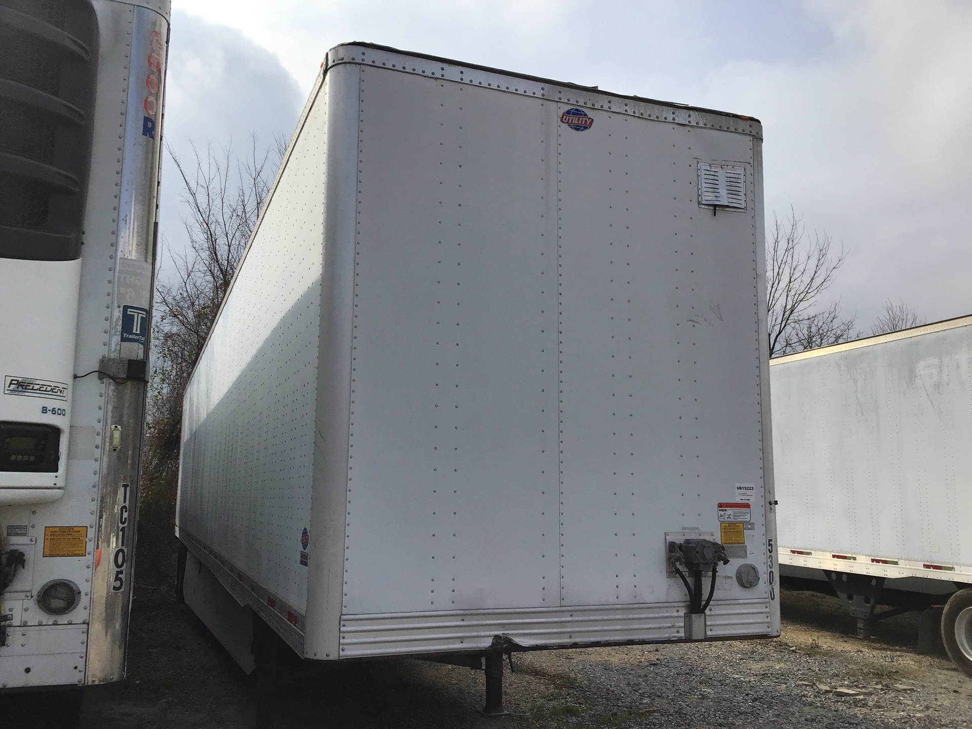 2015 Utility VS2DX 53 ft T/A Van Trailer