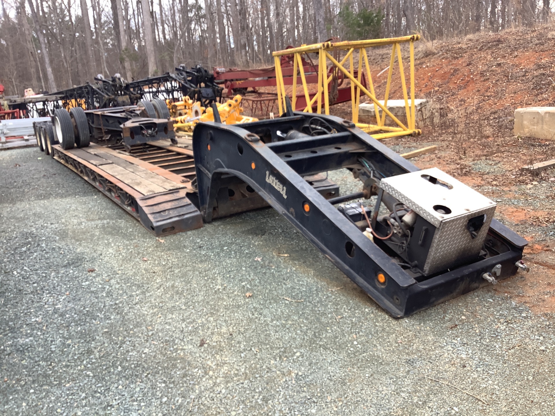 1997 Fontaine Tri/A Removable Gooseneck Lowboy Trailer