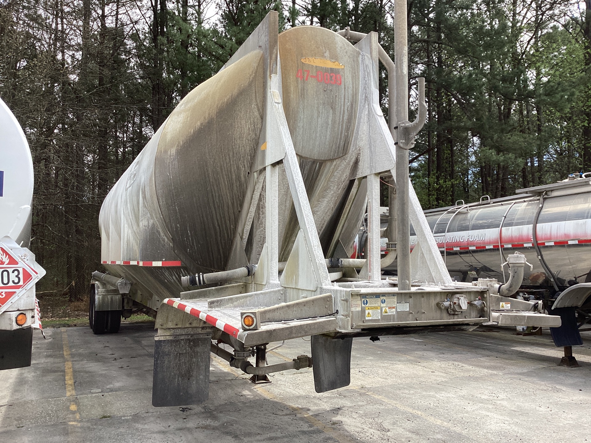 2015 JLTL T/A Pneumatic Bulk Trailer