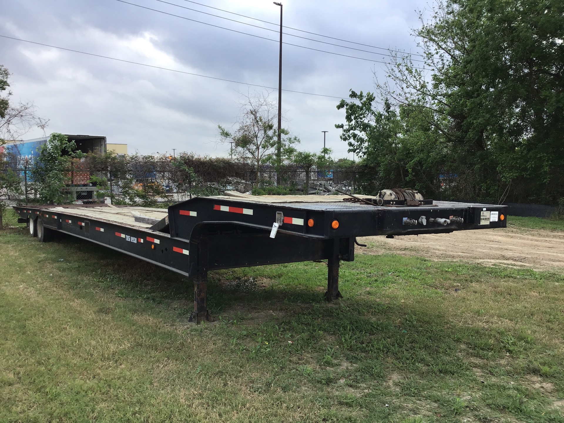 2012 Landoll  T/A Hydraulic Tail Trailer