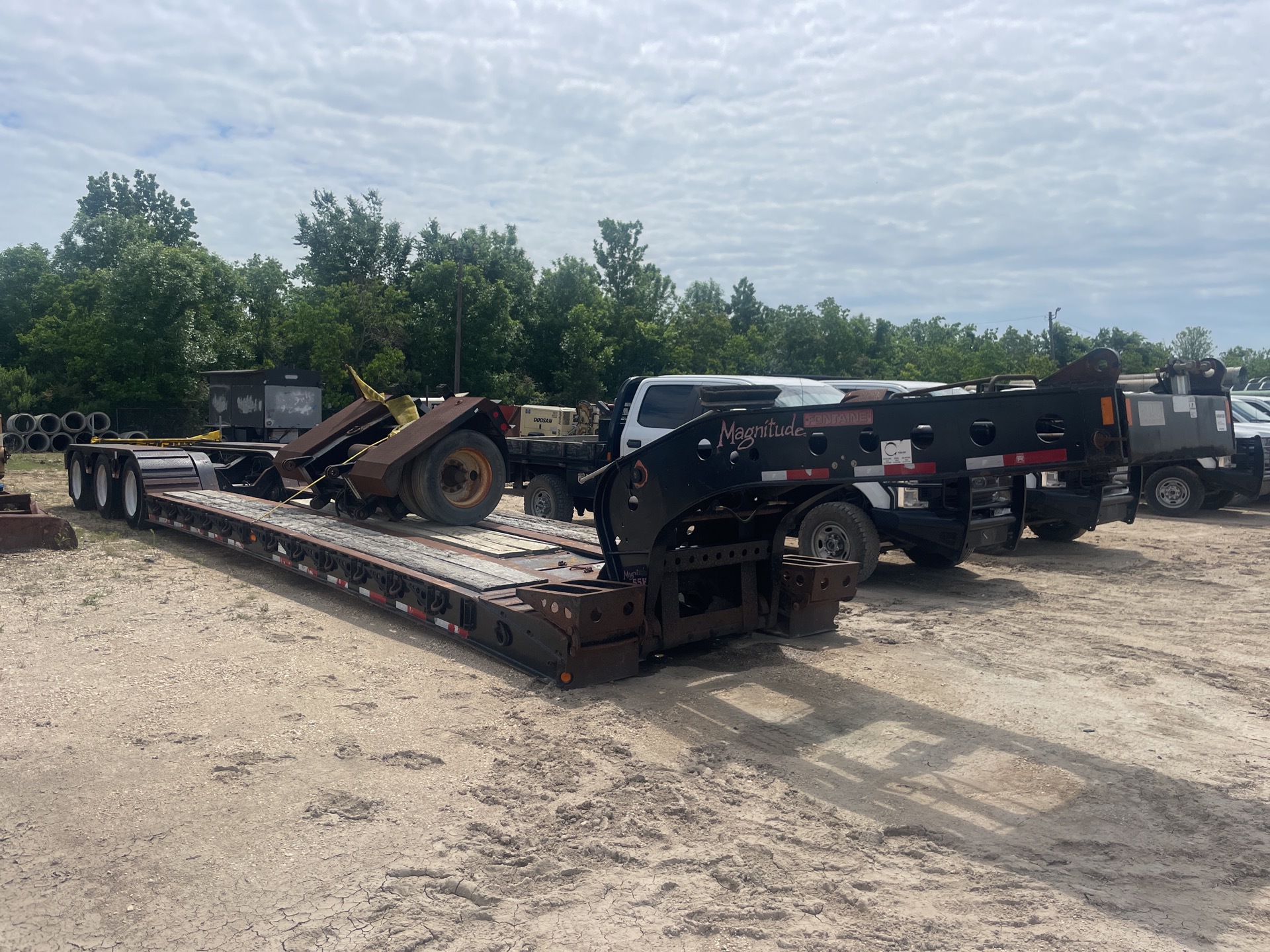 2014 Fontaine Magnitude 55H Tri/A Removable Gooseneck Lowboy Trailer