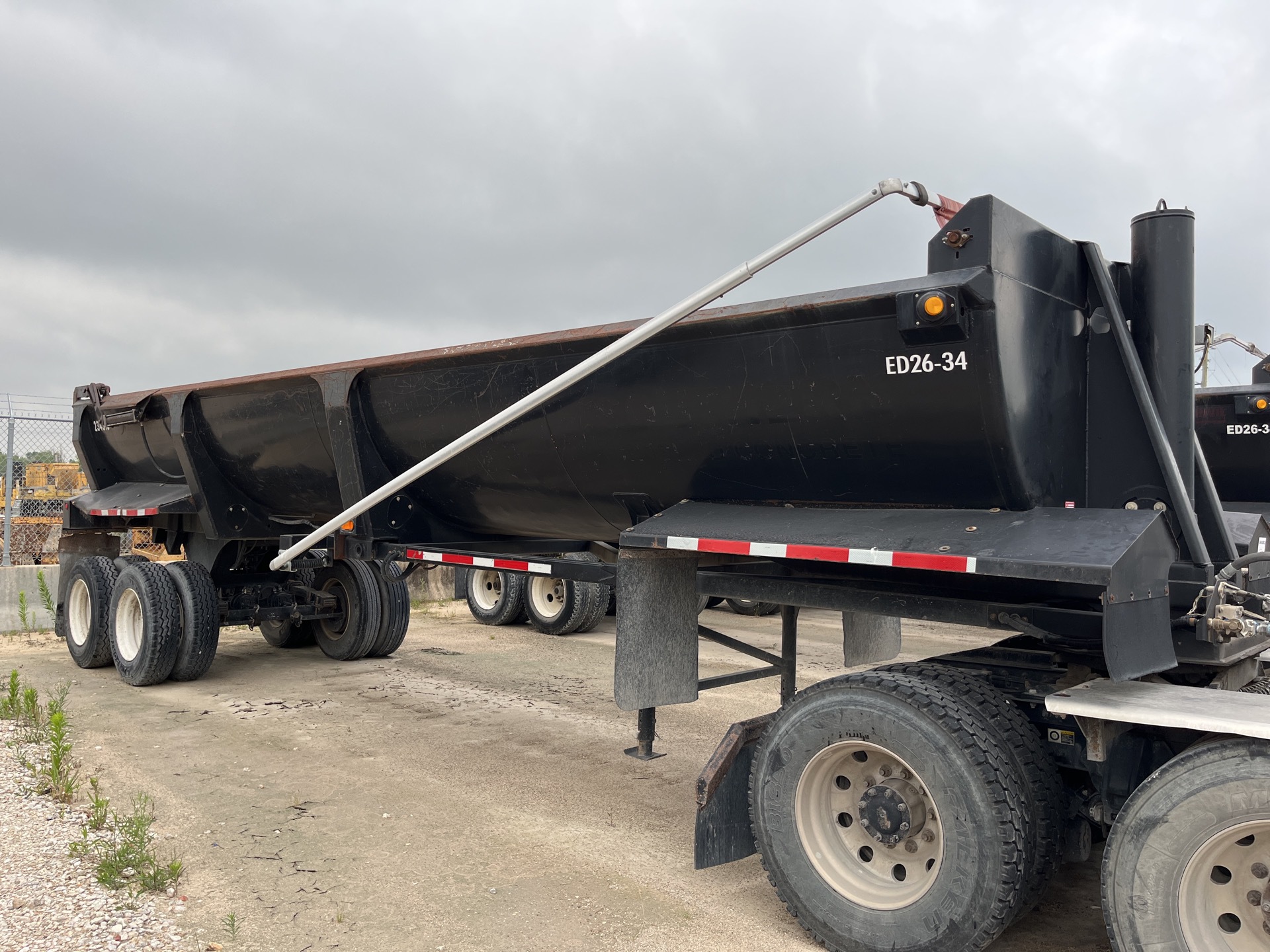 2017 Ranch  32 ft T/A End Dump Trailer
