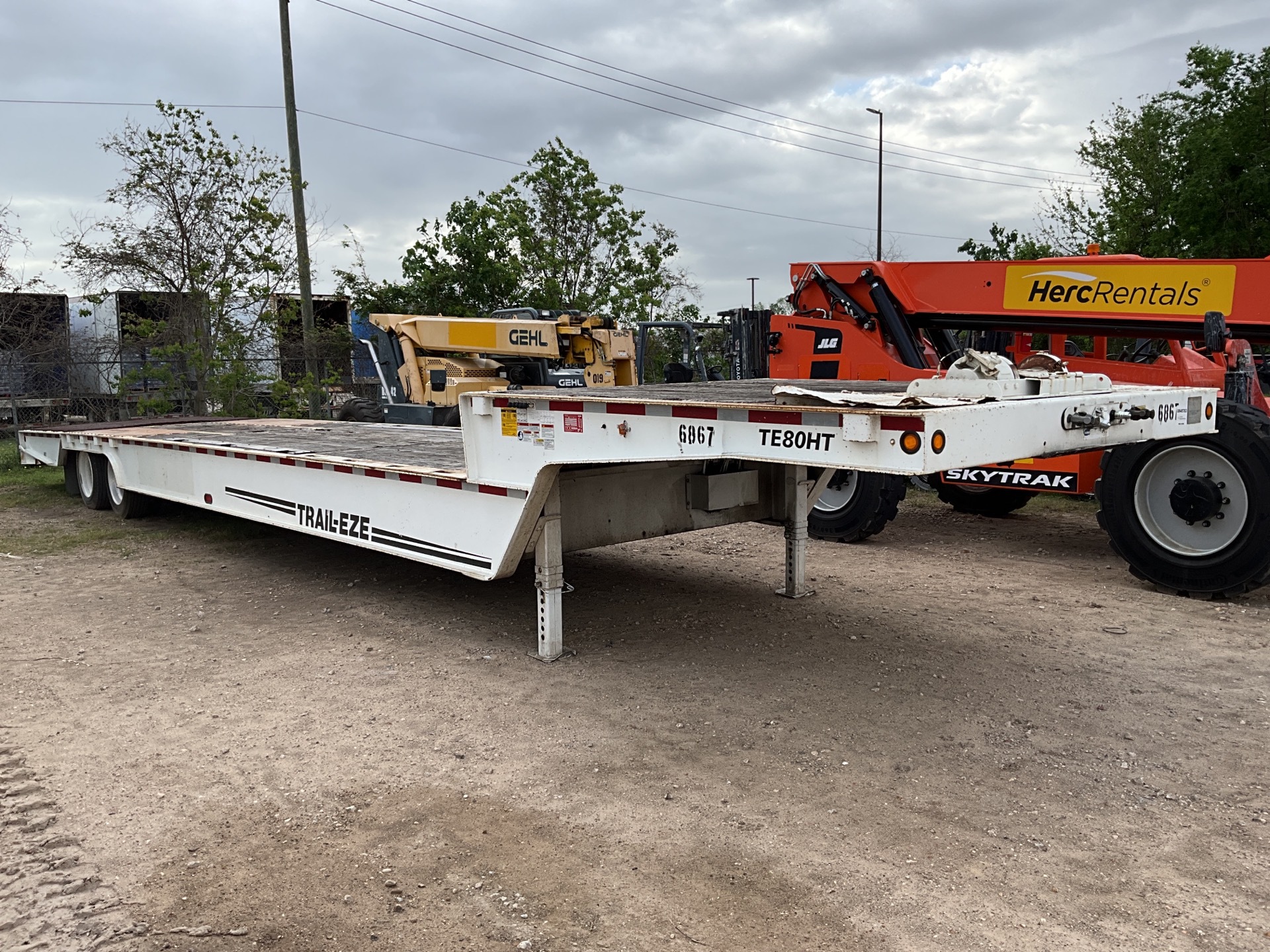 2015 Trail-Eze TE80HT T/A Hydraulic Tail Trailer