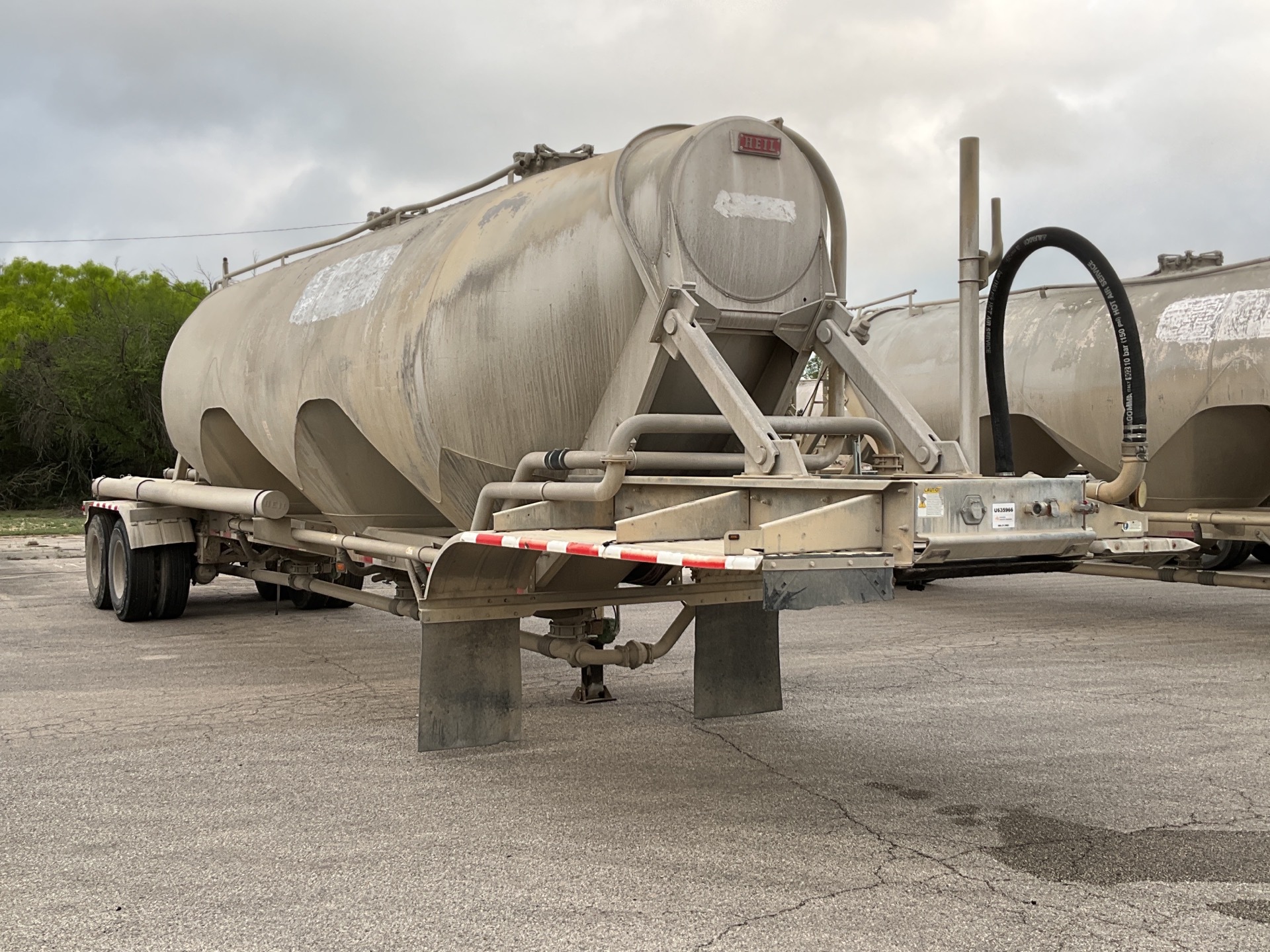 2013 Heil  1040 cft T/A Pneumatic Bulk Trailer