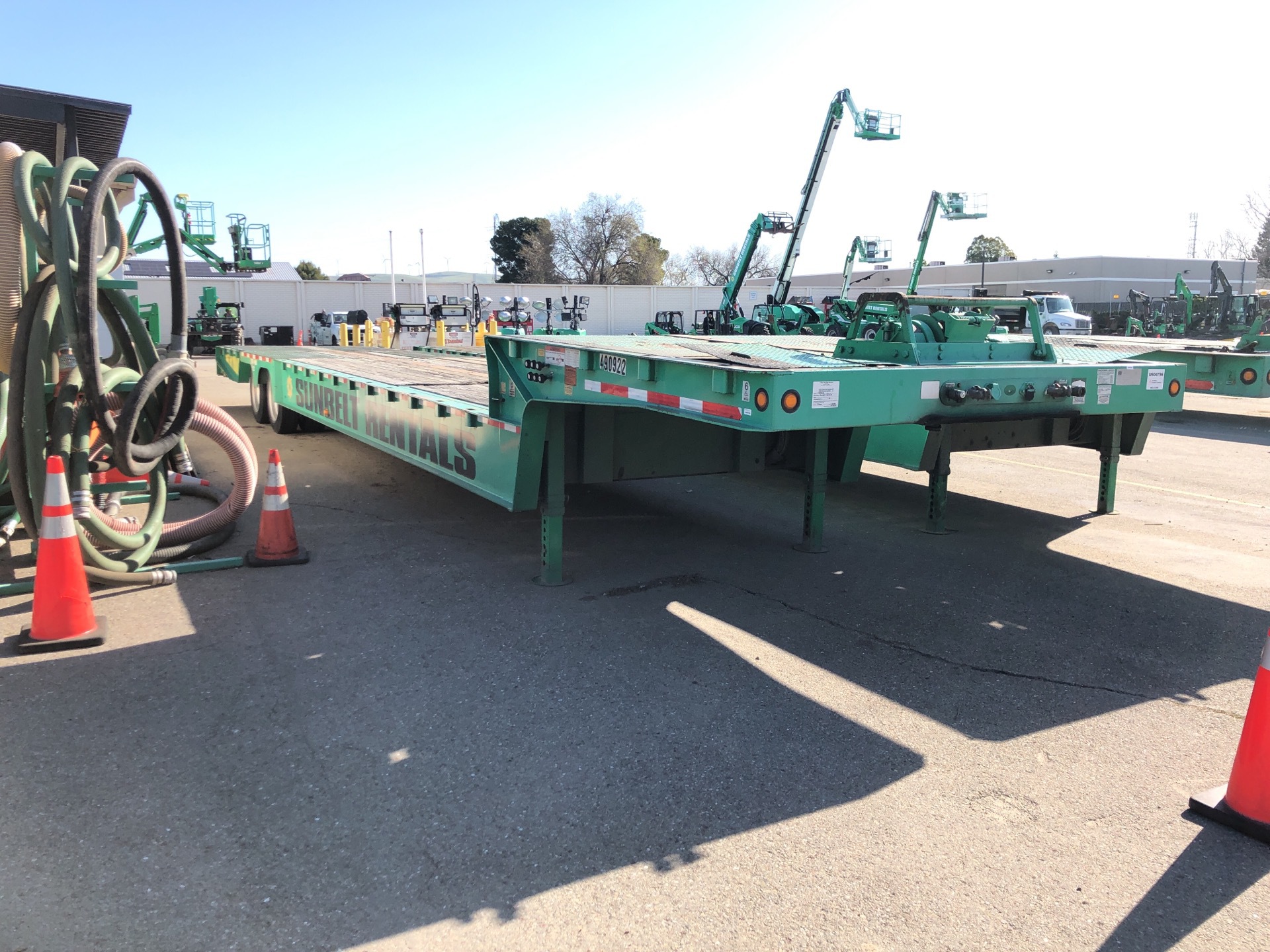 2013 Trail King TK70HT-483 40560 lb 48 ft T/A Gooseneck Hydraulic Tail Trailer