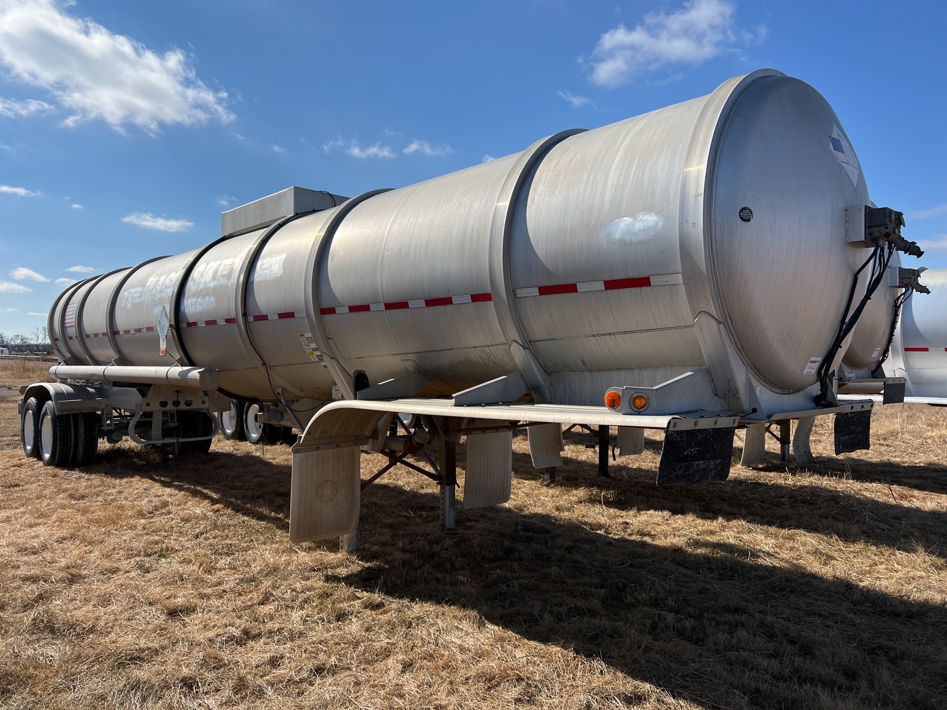 2004 Heil 8400 gal T/A Tanker Trailer