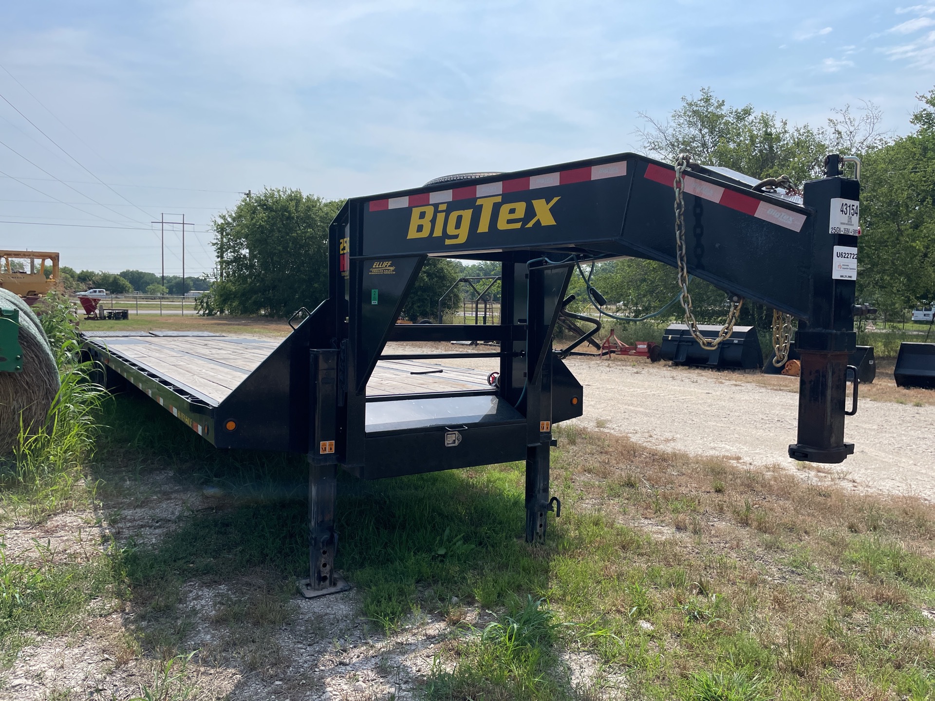 2022 Big Tex 25GN-35BK+5 MR 35 ft T/A Gooseneck Flatbed Trailer