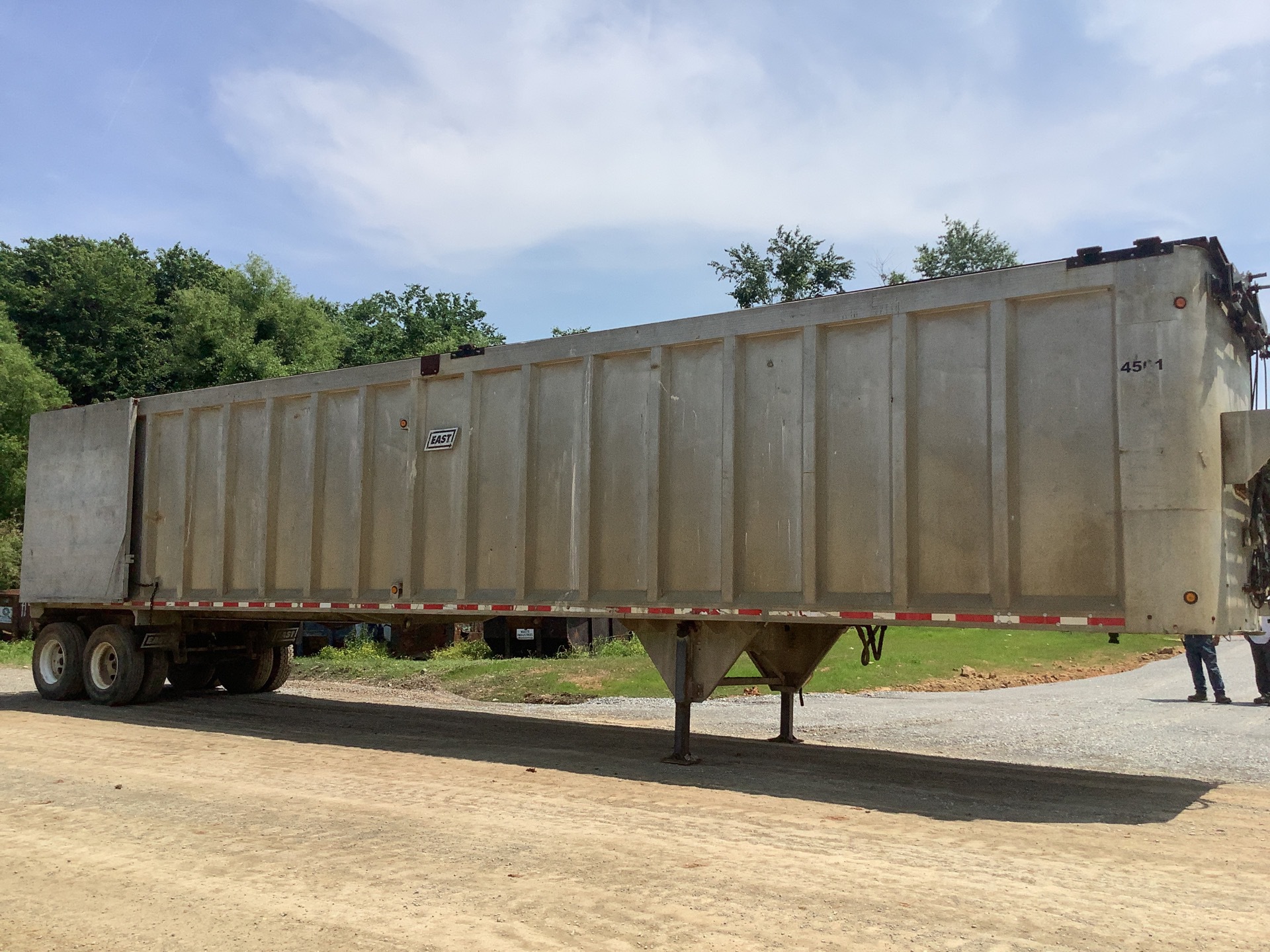2001 East 45 ft T/A Aluminum Moving Floor Trailer