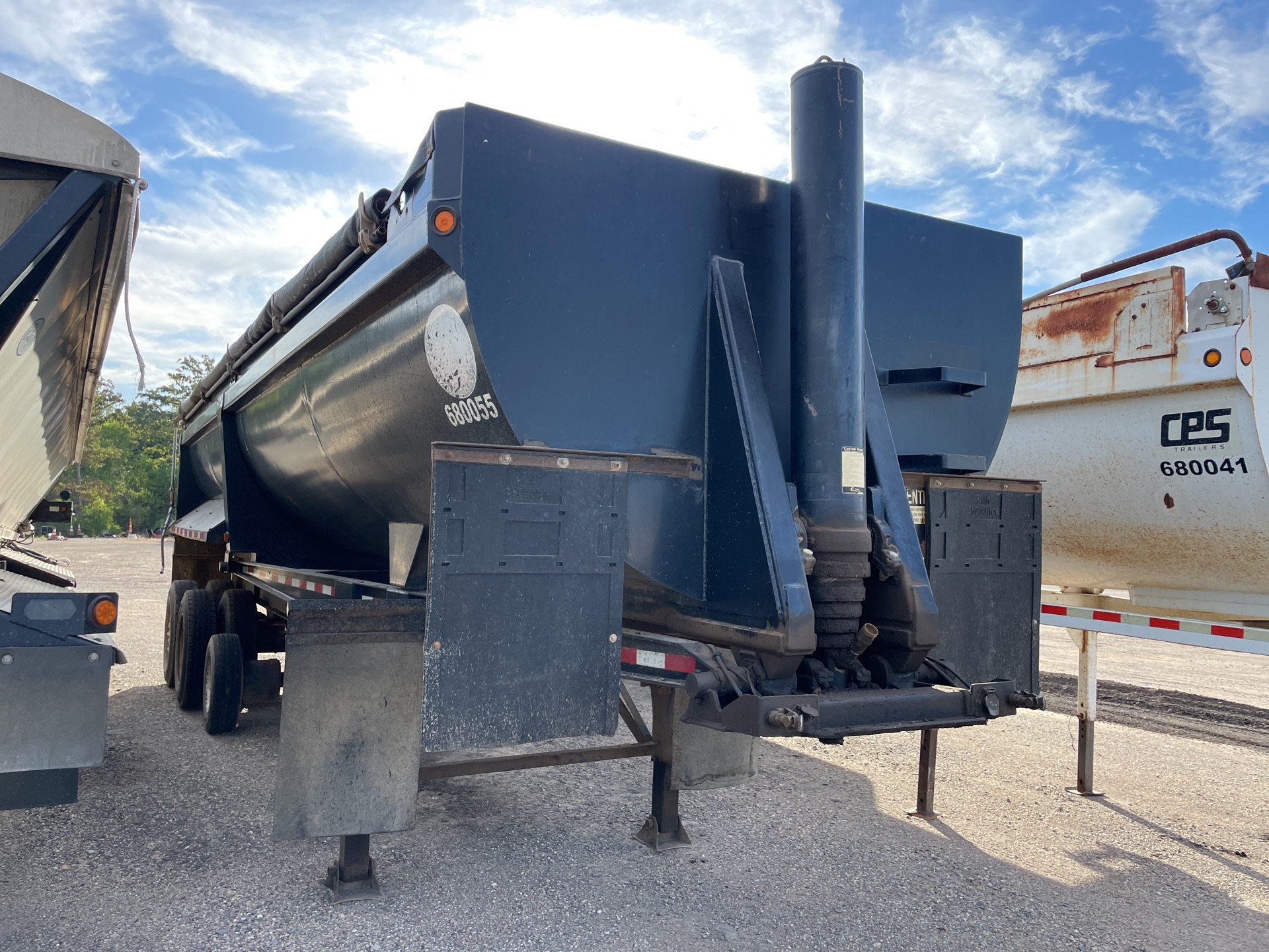 2011 CTS 32 ft Tri/A Quarter Frame End Dump Trailer