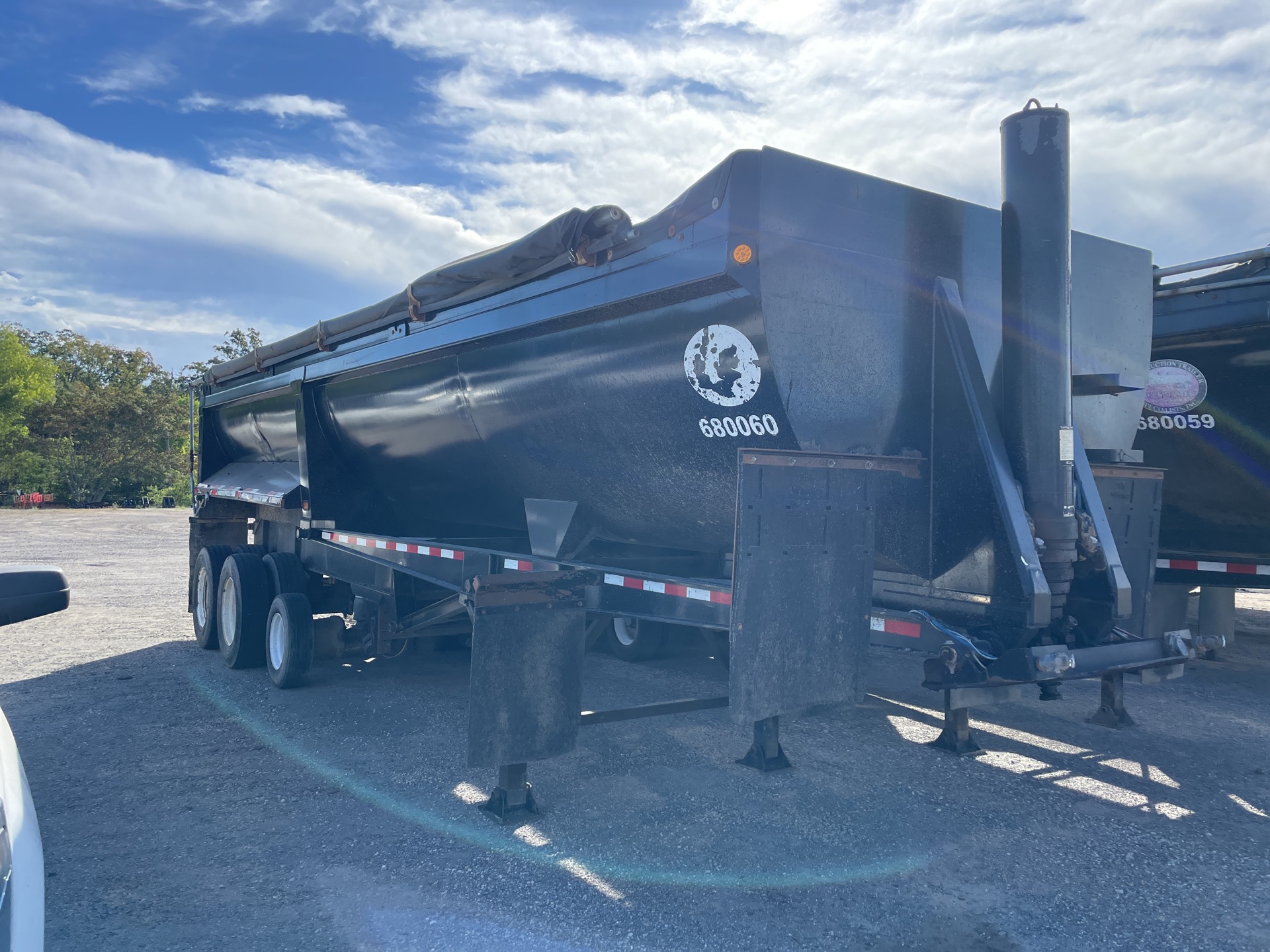 2011 CTS 32 ft Tri/A Quarter Frame End Dump Trailer