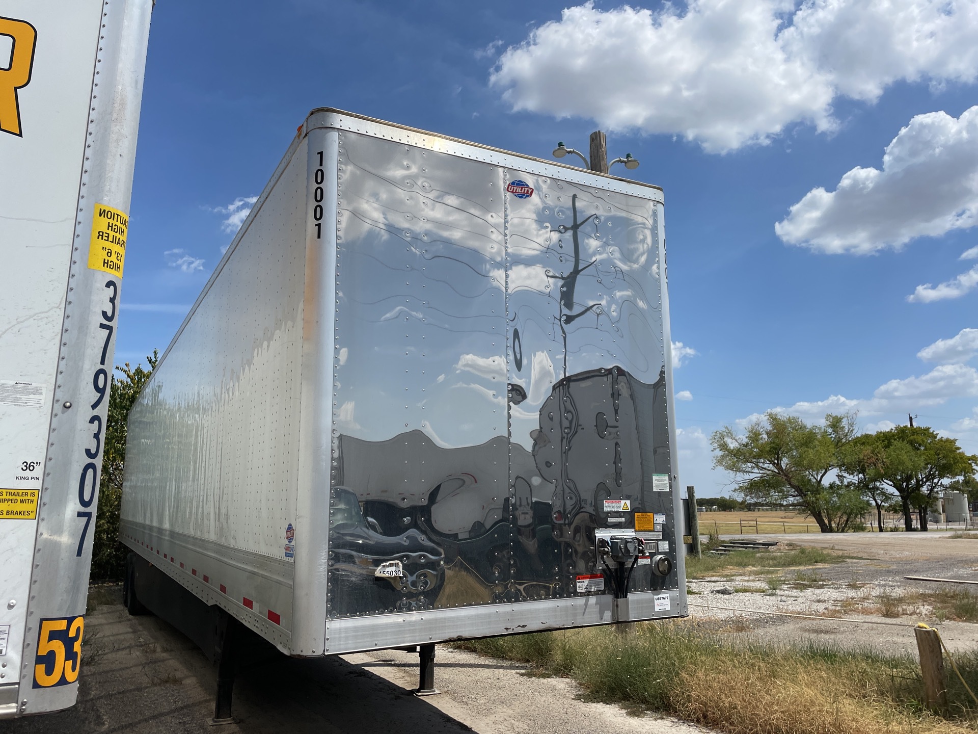 2022 Utility VS2DX 53 ft x 102 in T/A Van Trailer