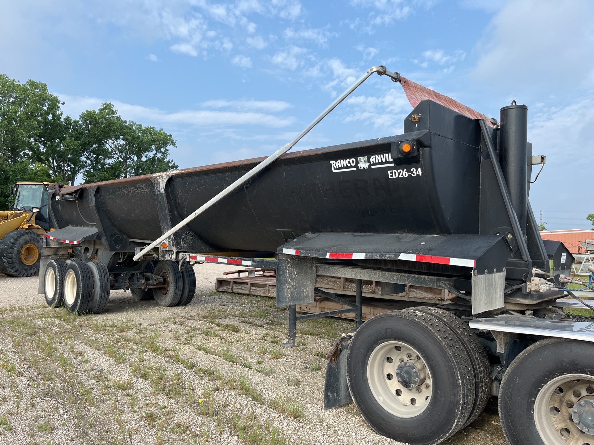 2017 Ranch 32 ft T/A End Dump Trailer